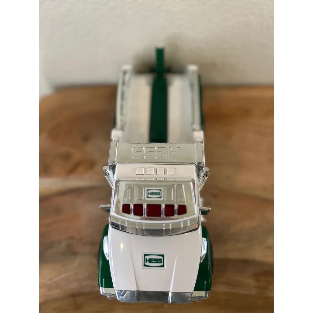 Hess Toy Truck Flatbed with‎ Ramp Green White Chrome Collectible Vehicle